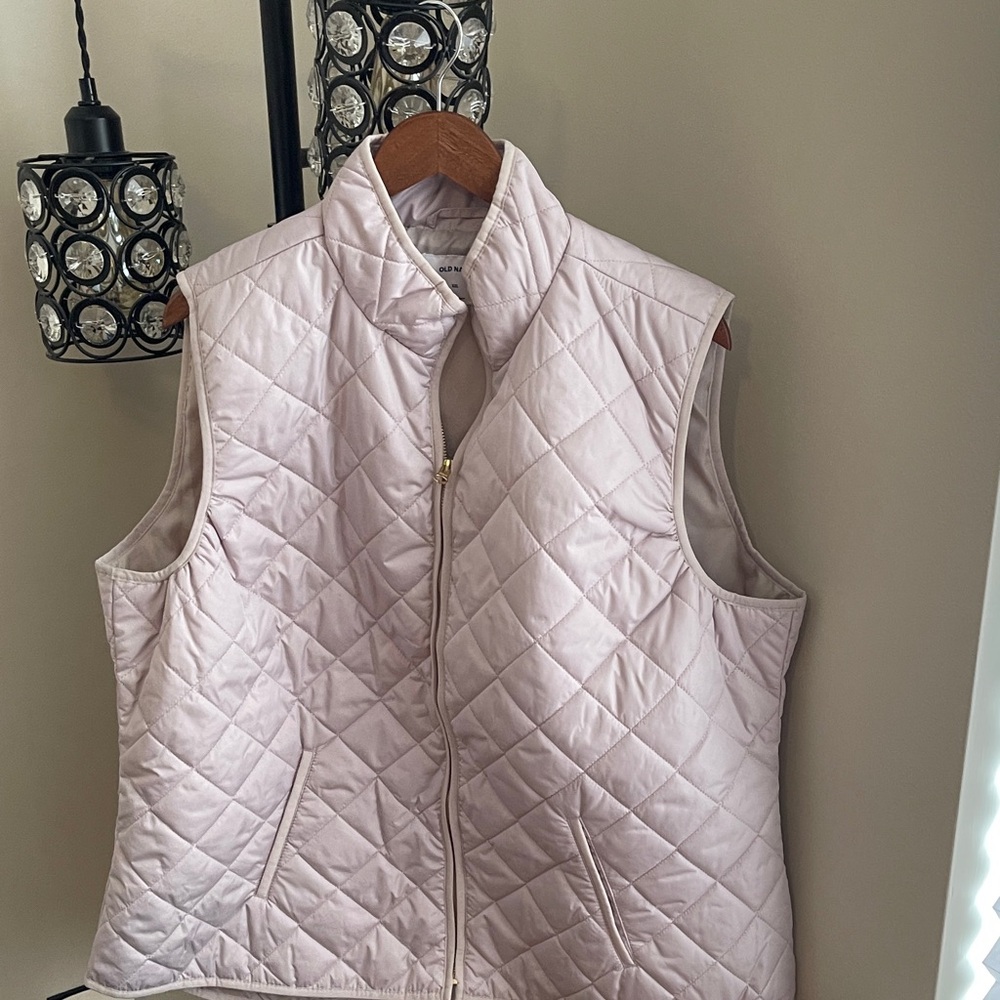Old Navy Beige & Black Quilted Vest - Picture 3 of 7